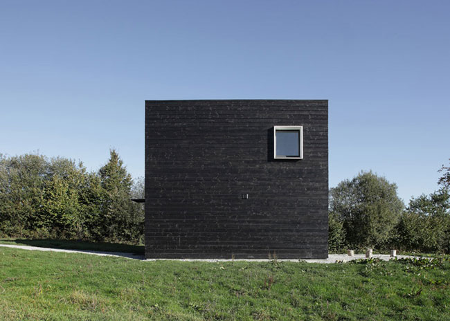 karakter Humaan Mysterieus Vierkant zwart houten huis in Frankrijk | Allemaal Dingen